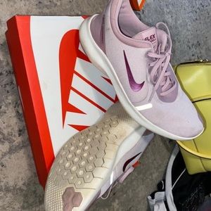 Nike shoes barely worn.size 10